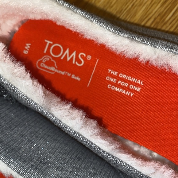 TOMS Penguin Print Slip on Faux Fur Lined Shoes - Picture 3 of 7